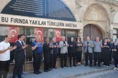 Kozan’da Gençlik Haftası kapsamında gençler şehitlikte dua etti