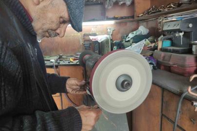 Kurban Bayramı öncesi bıçak bileyicilerinin yoğun mesaisi