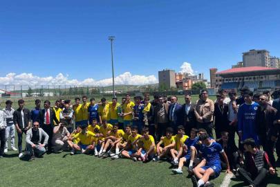 Kurtalan’da Liseler Arası Futbol Turnuvasının Şampiyonu Kayabağlar ÇPL oldu
