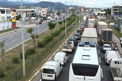 Kuzey Ege’de trafikte 9 günlük bayram tatili yoğunluğu başladı