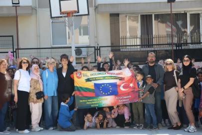 Litvanyalı öğretmenler Dikili’de Türk eğitim sistemini inceledi