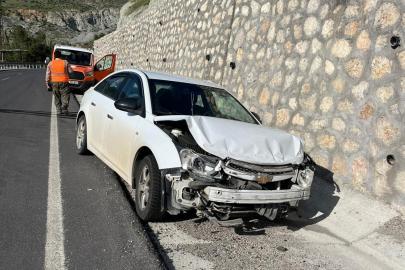 Malatya’da otomobil istinat duvarına çarptı: 1 yaralı