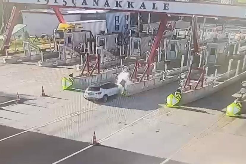 Malkara’da Çanakkale otoyolu gişelerinde otomobil bariyere çarptı: 1 ölü, 1 yaralı