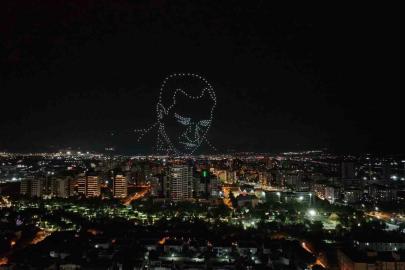 Manisa’da 300 dronlu 19 Mayıs gösterisi nefes kesti