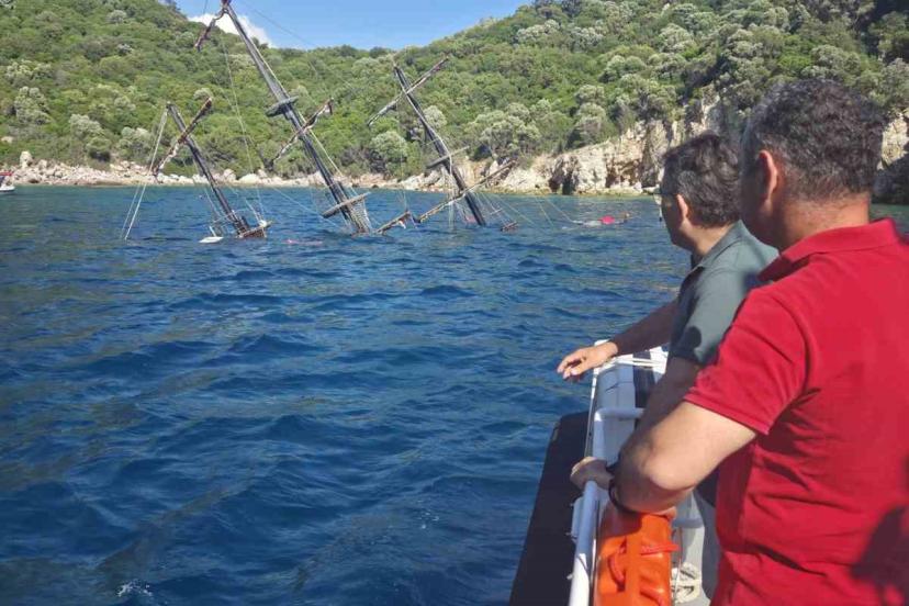 Marmaris’te gezi teknesi battı, yolcular tahliye edildi