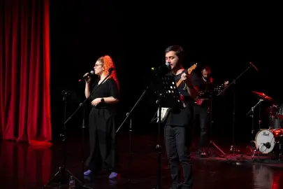 Mersin'de LGS'ye hazırlanan öğrenciler stresi konserle attı