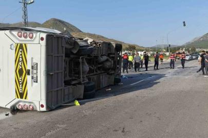 Mersin’de öğrenci servisi devrildi: 17 yaralı