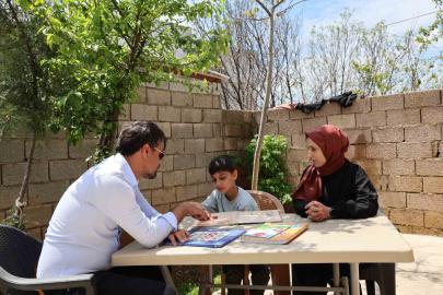 Öğretmenlerin saha çalışmasında tanıştığı özel ihtiyaçlı Zeynel, evinde aldığı eğitim desteğiyle yalnız bırakılmıyor