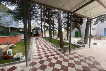 Oklubalı Mahallesi’ndeki okul duvarı ile cami bahçe ve çevre düzenleme çalışmaları tamamlandı