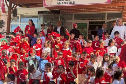 Osmaniye’de minik öğrencilerden el emeği bayrak sergisi