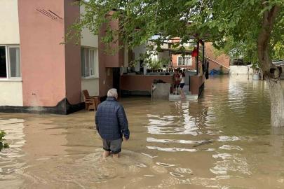 Osmaniye’de sağanak etkili oldu, evleri ve tarlaları su bastı