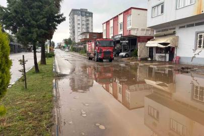 Osmaniye’de şiddetli yağış etkili oldu yollar kapandı