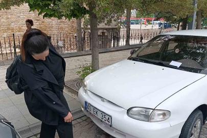 Otomobilin kaputuna giren kediyi itfaiye ekipleri kurtardı