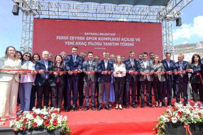 Özgür Özel, İzmir’de Ferdi Zeyrek Spor Kompleksi’nin açılışına katıldı