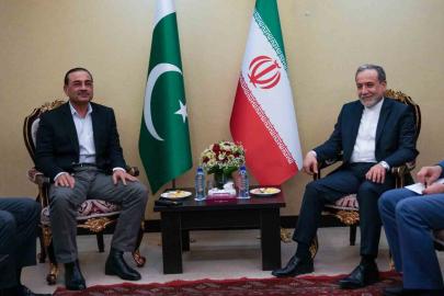 Pakistan Genelkurmay Başkanı Munir, İran Dışişleri Bakanı Arakçi ile görüştü