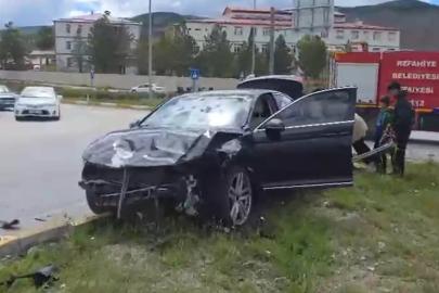 Refahiye’de iki otomobil çarpıştı: 6 yaralı