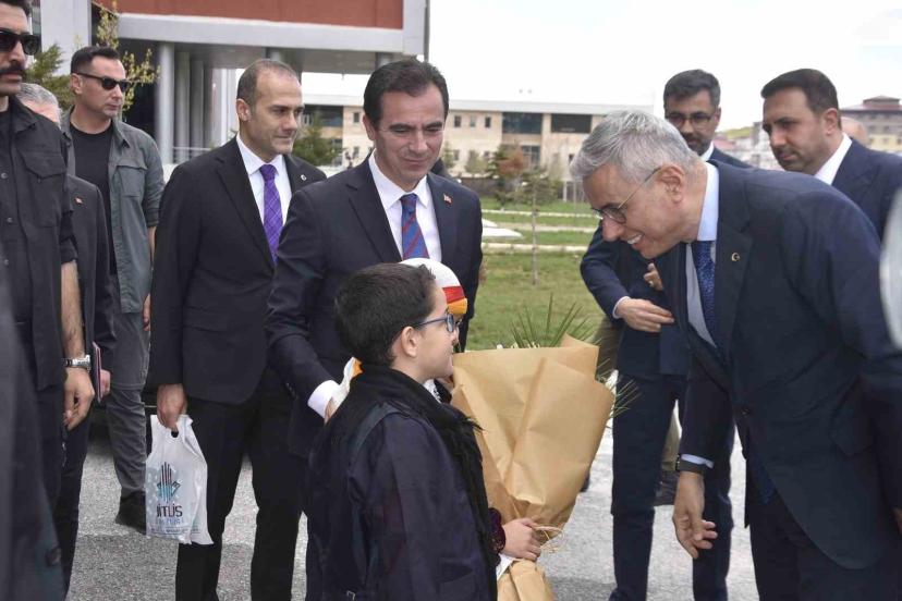 Sağlık Bakanı Memişoğlu: "Bitlis’ten başka ile hasta gitmesini engelleyecek şekilde bütün planlamalarımızı yapacağız"