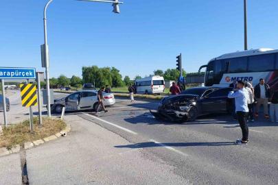 Sakarya’da zincirleme kaza: 3’ü çocuk 5 yaralı