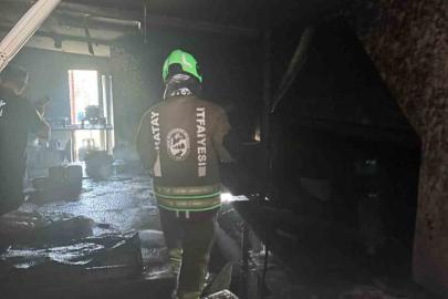 Samandağ’da iş yeri alevlere teslim oldu