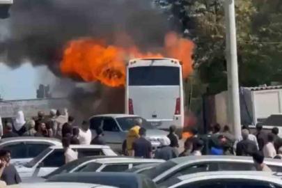 Şanlıurfa’da tur otobüsü alev aldı