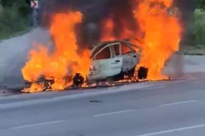 Seyir halindeki araç alevlere teslim oldu