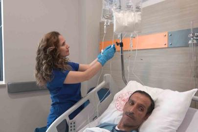 Sıdıka hemşire 25 yıldır hastalarına şefkatle yaklaşıyor