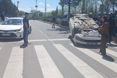 Siirt’te kazada iki sürücü araçlarda sıkıştı