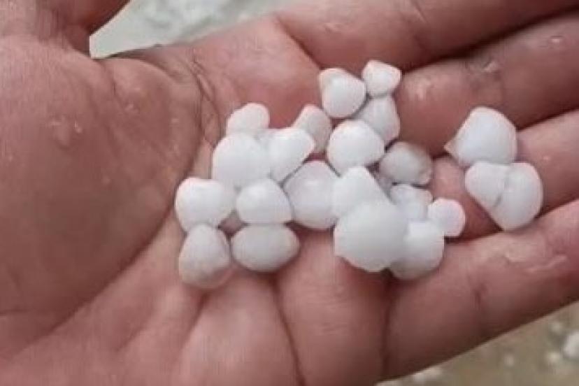 Silivri’de dolu yağışı etkili oldu