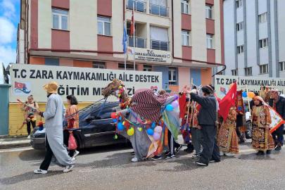 Sivas’ta geleneksel ’saya gezmesi’ renkli görüntülere sahne oldu