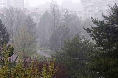 Sivas’ta gök gürültüsü ve kuvvetli yağış etkili oldu