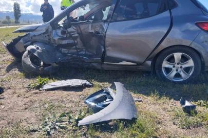 Sivas’ta iki otomobilin çarpıştığı kazada 4 kişi yaralandı