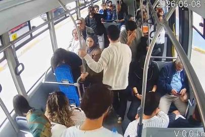 Şoför sürdü, sağlık çalışanı müdahale etti: Otobüsteki panik anları kamerada