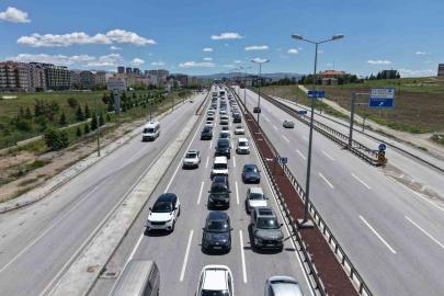 Tatilciler dönüş yolunda: 43 ilin bağlantı noktasında trafik yoğunluğu arttı