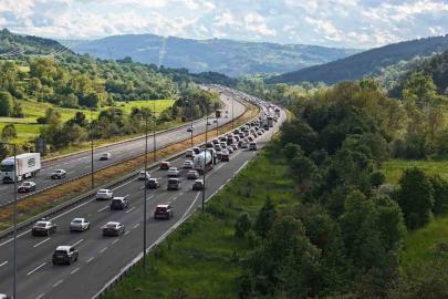 Tatilcilerin dönüş yolculuğu başladı: Bolu’da kilometrelerce araç kuyruğu