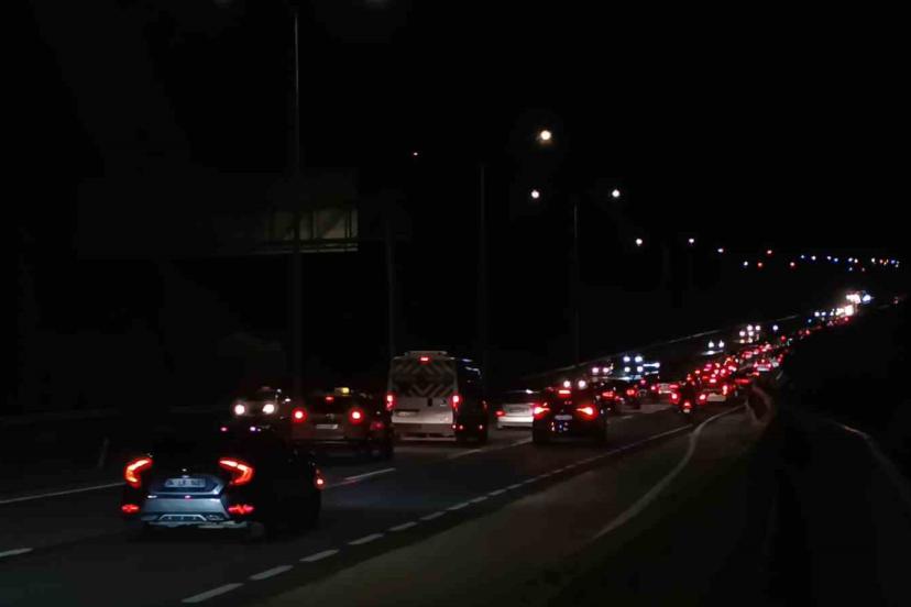 Tekirdağ-İstanbul yolunda dönüş yoğunluğu: Akşam saatlerinde zirve yaptı