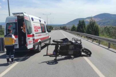 Tır ile elektrikli motor çarpıştı: 1 ölü 4 yaralı