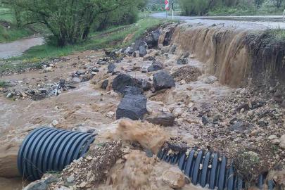 Tomarza’da sağanak etkili oldu, ana yol sular altında kaldı