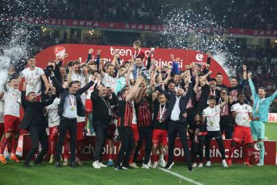Trendyol 1. Lig play-off şampiyonu Çorum FK kupasına kavuştu