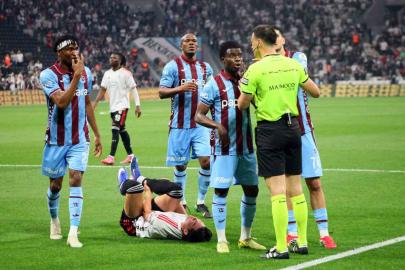 Trendyol Süper Lig: Beşiktaş: 1 - Trabzonspor: 1 (İlk yarı)