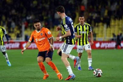 Trendyol Süper Lig: Fenerbahçe: 1 - RAMS Başakşehir: 1 (İlk yarı)
