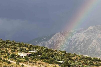 Türk bayrağı ve gökkuşağı aynı karede buluştu