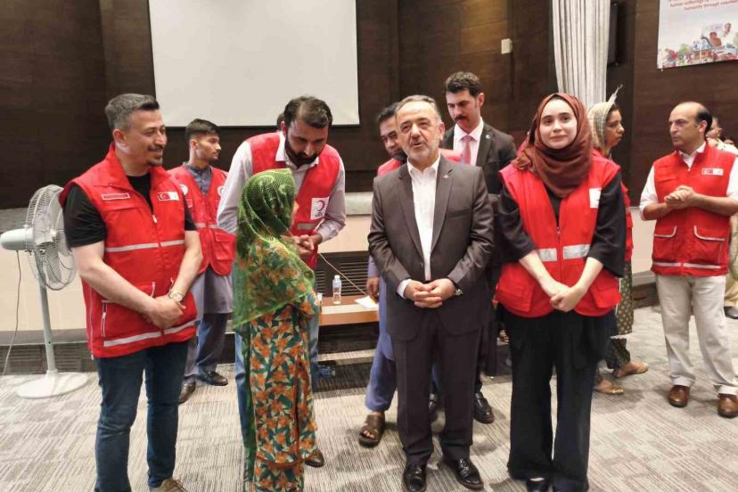 Türk Kızılay’ı İslamabad’da kurban hisse dağıtımına devam ediyor