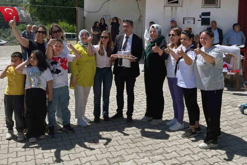 Ula Çiçekli Mahallesi Muhtarı Karan’dan ‘Anneler Günü’ etkinliği