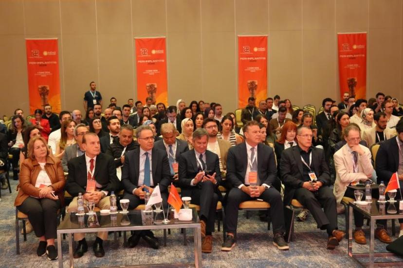 "Uluslararası Peri-implantitis 2026" sempozyumu gerçekleştirildi