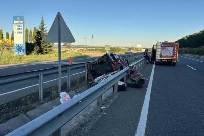 Uşak’ta feci kazada 1 kişi hayatını kaybederken, 2 kişi yaralandı