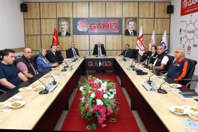 Vali Küçük, 112 Acil Çağrı Merkezi’nde incelemelerde bulundu