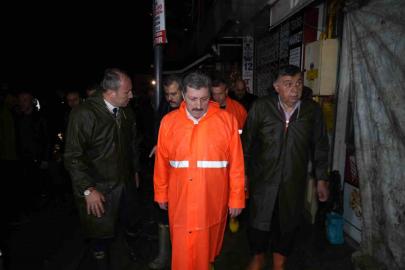 Vali Tavlı’dan sel açıklaması: "Can kaybı ve yaralanma yok, iş yerlerinde zararlar mevcut"