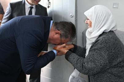 Vali Yılmaz’dan 84 yaşındaki Ayşe Ayti’ye bayram ziyareti