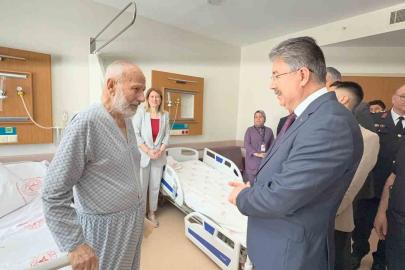 Vali Yılmaz’dan sağlık çalışanı ve hastalara bayram ziyareti