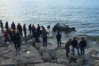 Van Gölü’ne uçan otomobildeki 1 kişi yaralandı